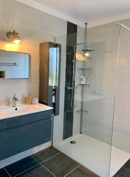 Charmante Chambre Dans Une Maison De Campagne Saint-Etienne-de-Fontbellon Bagian luar foto