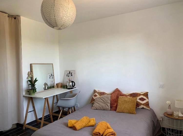 Charmante Chambre Dans Une Maison De Campagne Saint-Etienne-de-Fontbellon Bagian luar foto